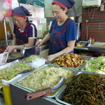 金仙魚丸店 - お昼の準備に大忙し。