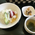 BRASS - ランチのスープと漬物とサラダ