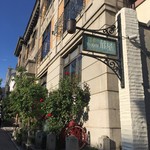 ティールーム藤屋 - 藤屋旅館の建物と続いています。