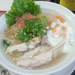 レッド オーキッド - チキンラーメンハーフ（半熟玉子入り）