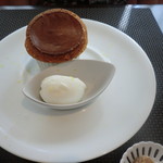 焼立てバニラスフレとレモンのシャーベット