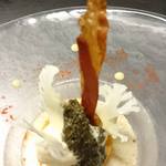 銀座 シェ・トモ - 野菜尽くしのヘルシーオードブル　カリフラワーのアイスクリーム カリフラワーの冷製スープ
　トマト風味のシフォン とんぶり カリカリベーコン