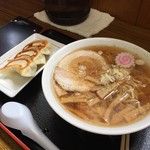 麺屋　高田 - 普通のラーメンと餃子３つ