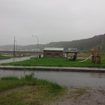 みね家 - 直ぐ横が峰浜港、併せてちょっとした公共施設もありよくキャンピングカーが居てはります