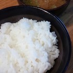 みね家 - ホタテの入った味噌スープとご飯(今回はおかわりしちゃったよ)