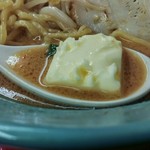 Kurumaya Ramen - スープにバターをとかし込むと、もう～たまりませんッ！