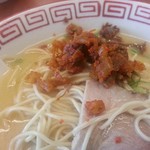 博多豚骨ラーメン 替玉食堂 - ここの辛子高菜は酸味が分からないほど辛い