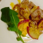 青森りんごキッチン - ライブキッチンの豚肉