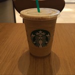 スターバックス コーヒー - コーヒーフラペチーノのグランデ。
            税込496円。
            美味し。