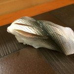 ふく鮨 - 新子　丸付け