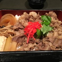 米澤牛DINING べこや - 米沢牛すきやき重1500円。肉が柔らかくて美味しかった～