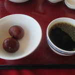 中国酒家 龍殿 - ライチ、ホットコーヒー
            