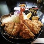 勝烈亭 - 結構なボリューム  勝烈亭定食