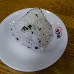 長浜ラーメン博多屋 - わかめおにぎり（1個）　120円
