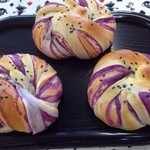 パン工房麦笑 - 秋の味、紅芋あんぱん。季節限定です！