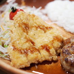 Bikkuri Donki - ハンバーグ＆若鶏しょうゆ香り揚げディッシュ（100gハンバーグ）