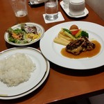 Lounge WINDSOR - 「三河赤鶏のグリル　豊田の地酒"菊石"を使ったジンジャーソース ハーフポーション (1500円)」＋「セットA (700円)」