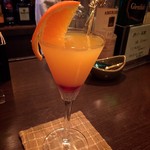 バー ペンタトニック - ショートでちょっと飲みごたえのあるテキーラサンライズ。
