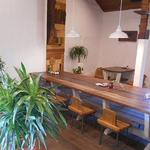 手打ち蕎麦 仙太郎 - 内観：大船（大テーブル）の反対側に神棚