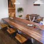 手打ち蕎麦 仙太郎 - 内観：大船（大テーブル）の反対側に神棚