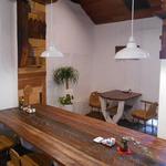 手打ち蕎麦 仙太郎 - 内観：大船（大テーブル）の反対側に神棚