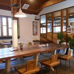 手打ち蕎麦 仙太郎 - 内観：大船（大テーブル）が真ん中に