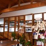 手打ち蕎麦 仙太郎 - 内観：席側からみた厨房　2016.08