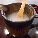 手打ち蕎麦 仙太郎 - 蕎麦湯　大きい「おさじ」が嬉しい