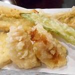 手打ち蕎麦 仙太郎 - セット：穴子天とおそば　穴子（裏向きで）、さつま芋、おくら、無花果！の天ぷら