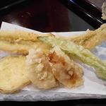 手打ち蕎麦 仙太郎 - セット：穴子天とおそば　穴子（裏向きで）、さつま芋、おくら、無花果！の天ぷら