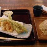 手打ち蕎麦 仙太郎 - セット：穴子天とおそば　穴子と野菜の天ぷら・そば切り・自家製そば茶アイス　