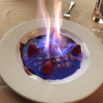 Ruth's Chris Steak House - サービスのイチゴのフランベ