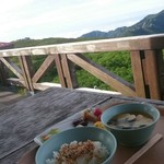 Hakusammurodou - 白山山頂周辺の山々を眺めながらの朝食。