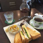 よつ葉Cafe - ブレンドコーヒー460円に＋50円のトーストサンドモーニング