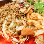 175°DENO担担麺 - 担々麺アップ！赤！そして山椒もモリモリ