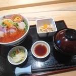 Wamiajidokoro Ippuku - 小鉢、漬物、椀物付き（￥1.500）外税