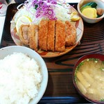 とんかつよしえ - 上とんかつ定食　1,550円（税込）