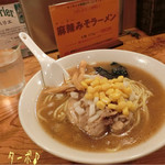 Ibushi Gin - ターボ(肉だし/醤油味･太麺/830円)♪
                        醤油味のターボは鶏と魚介に肉だしも入ったスープでコクのある醤油ラーメン！コーンや刻んだ玉ねぎがいいアクセント♪
                        分厚いチャーシューも柔らかく旨〜(〃^艸^)