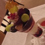 資生堂パーラー - 長野県 飯塚果樹園産 シャインマスカットと3種の葡萄パフェ