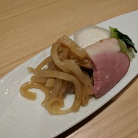 横浜 金谷 - お通し（切干大根、小芋、合鴨ロース、青菜）