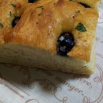 hori pan - アンチョビとブラックオリーブのフォカッチャ