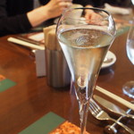 ワッシーズダイニングスープル - グラスワインはお手頃価格