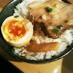 らーめん佳 - ’１０・０７・２２ ライスonチャーシュー＋味玉