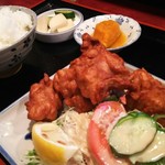 Marukatsu Ramen - 唐揚げ・サラダ・ご飯・南蛮漬け・南瓜煮・漬け物