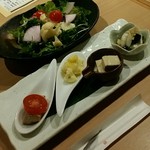 食彩一番 - 【女子会コース】手前から：鮟肝、からすみかかったポテサラ、山葵漬けクリームチーズ、酢の物、たっぷりサラダ