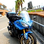 唐戸市場 活きいき馬関街 - 唐戸市場前にバイクを停車！