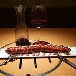 肉バル&ダイニング　モグモグ - ほんとに長いロングソーセージ！丸かじりは無理です