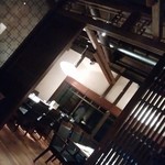 焼鳥  吉祥 - ２Ｆ。天井まで見えるように