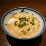 焼鳥  吉祥 - コラーゲンたっぷりの濃厚パイタンラーメン。
