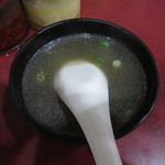 港園牛肉麵館 - 牛肉拌麵に付くスープ